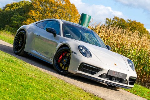 Porsche 911 Carrera 4 GTS PDK 19