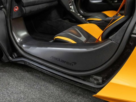McLaren 750 4.0T V8 Coupe 2dr Petrol SSG Euro 6 (s/s) (750 ps) 8