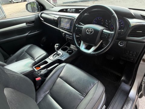 Toyota Hilux INVINCIBLE X 4WD D-4D DCB 28