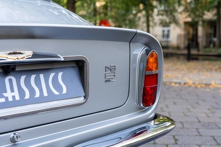 Aston Martin DB6 4.2 Vantage 15