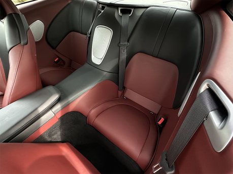 Aston Martin DB11 4.0L V8 Coupe 70