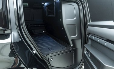 Land Rover Defender 110 D300 Hard Top X-Dynamic HSE 10