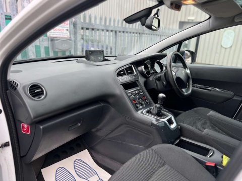 Peugeot 5008 1.6 5008 Allure Blue HDi S/S 5dr 17