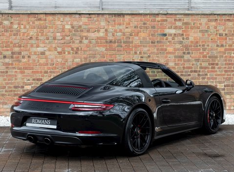 Porsche 911 Targa 4 GTS (991.2) 7