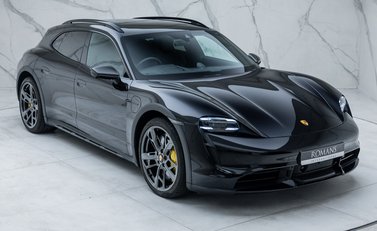Porsche Taycan TURBO S CROSS TURISMO 11