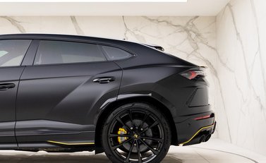 Lamborghini Urus 30