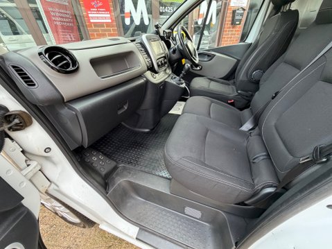 Renault Trafic SL27 SPORT DCI S/R P/V 12