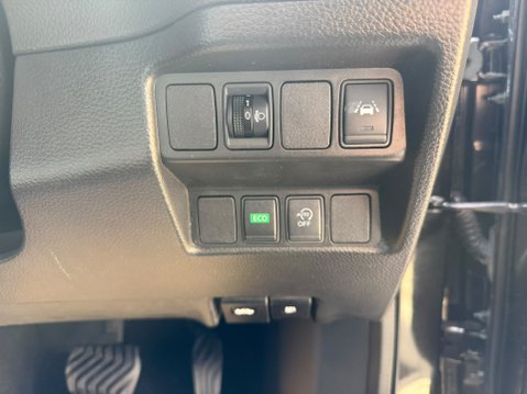 Nissan Qashqai 1.2 DIG-T N-Connecta SUV 5dr Petrol XTRON Euro 6 26