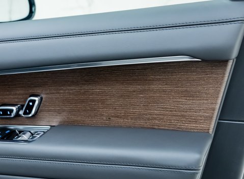 Land Rover Range Rover P460e Autobiography LWB 29