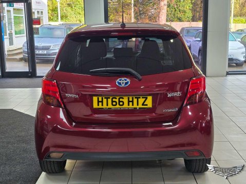 Toyota Yaris 1.5 VVT-h Design E-CVT Euro 6 5dr 86