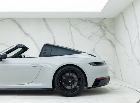 Porsche 911 (992) Targa 4 GTS 29