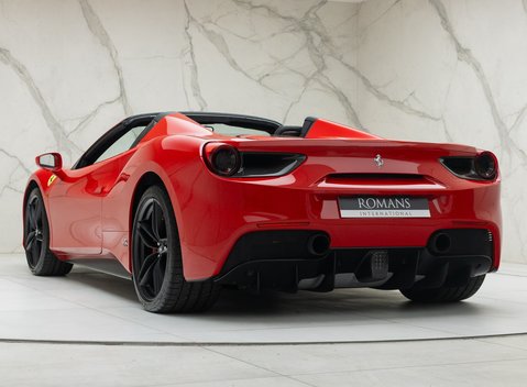 Ferrari 488 SPIDER 10