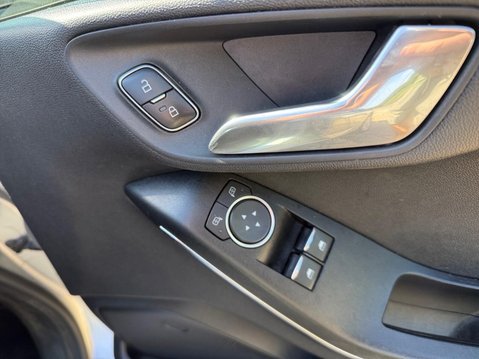 Ford Fiesta 1.0T EcoBoost Zetec Euro 6 (s/s) 5dr 19