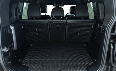 Land Rover Defender 110 V8 29