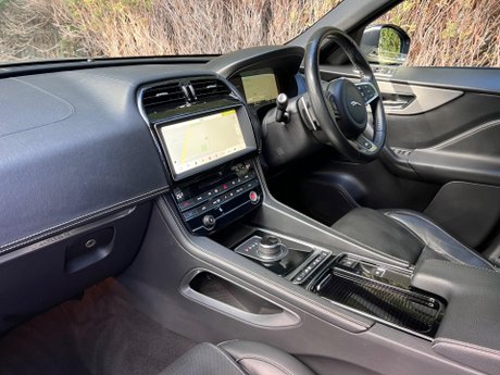 Jaguar F-Pace 3.0 D300 V6 S Auto AWD Euro 6 (s/s) 5dr 25