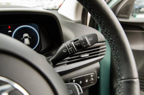 Hyundai BAYON T-GDI PREMIUM MHEV 17