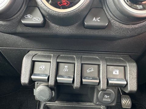 Suzuki Jimny SZ5 26