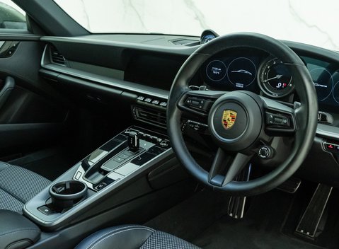 Porsche 911 Carrera (992) 9