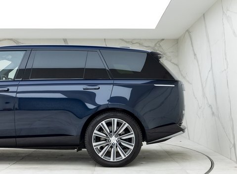 Land Rover Range Rover P530 Autobiography LWB 7 Seater 29