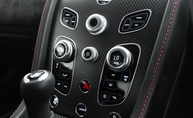Aston Martin V12 Vantage S 26