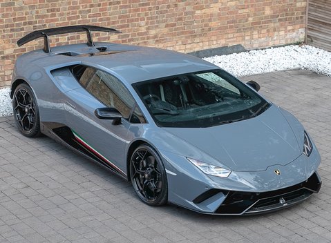 Lamborghini Huracan LP640-4 Performante 8