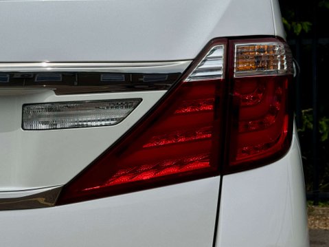 Toyota Vellfire G Edition V6 Sunroof 37