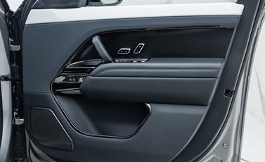 Land Rover Range Rover Sport P635 SV EDITION ONE 24