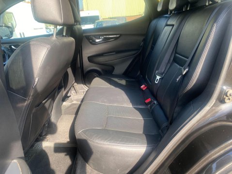Nissan Qashqai 1.6 dCi Tekna SUV 5dr Diesel Manual 2WD Euro 6 (s/s) (130 ps) 44