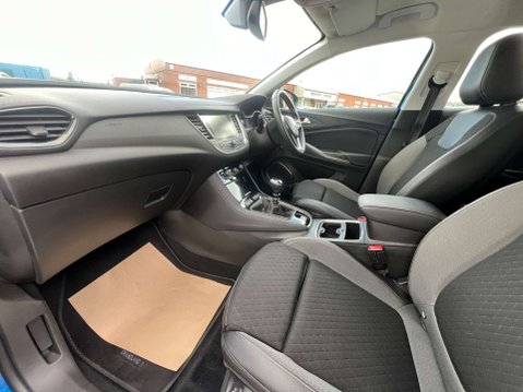 Vauxhall Grandland X 1.6 Grandland X Sport Nav TD S/S 5dr *NATIONAL DELIVERY* 39