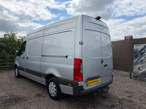 Mercedes-Benz Sprinter 2.0 319 CDI HD Premium Panel Van 5dr Diesel G-Tronic RWD L2 H2 Euro 6 (s/s) 8
