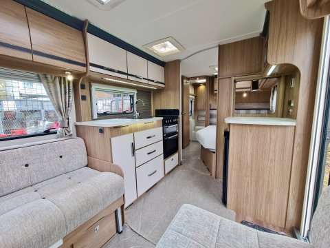 Coachman VIP 560 12