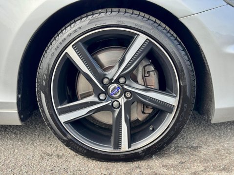 Volvo V40 2.0 D4 R-Design Lux Nav Auto Euro 6 (s/s) 5dr 23