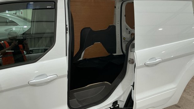 Ford Transit Connect SWB L1H1 Low Roof Limited Air Con Alloys Sensors EURO 6 NO VAT 8