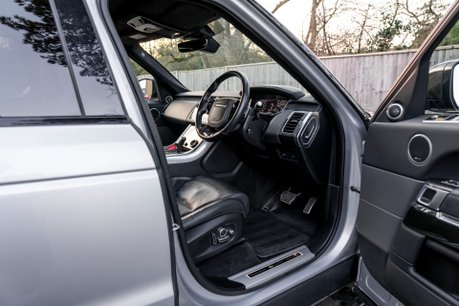 Land Rover Range Rover Sport SVR CARBON EDITION. DEPLOYABLE SIDE STEPS. MATRIX LEDs. CARBON FIBRE ENGINE BAY 13