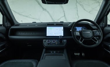 Land Rover Defender 110 V8 P525 21