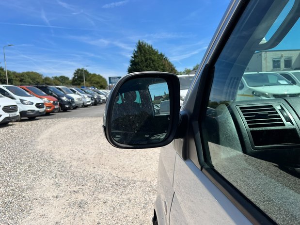 Volkswagen Transporter Crew Cab AUTO SWB L1H1 Low Roof T32 Highline Air Con NO VAT 17