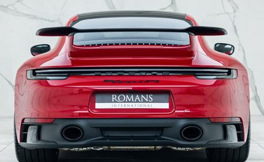 Porsche 911 Carrera 4 GTS (992) 24