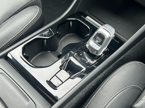 Volvo XC40 B4 INSCRIPTION PRO MHEV 28