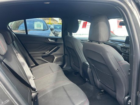 Ford Focus ST-LINE EDITION MHEV 12