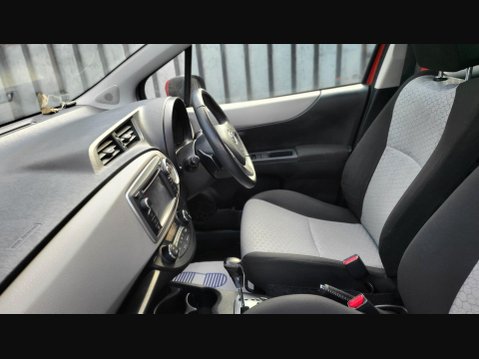 Toyota Yaris VVT-I T SPIRIT 29