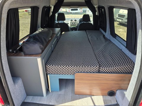 Volkswagen Caddy Maxi Camper Crib 18