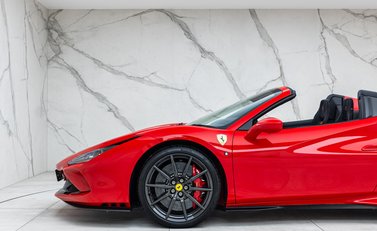 Ferrari F8 Spider 40