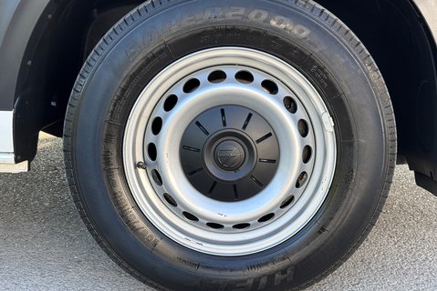 Volkswagen Crafter CR35 Tdi 140 ps Startline Dropside Truck 24