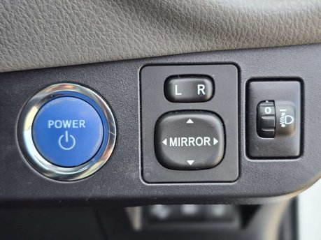 Toyota Yaris 1.5 VVT-h Icon Tech Hatchback 5dr Petrol Hybrid E-CVT Euro 6 (s/s) (100 ps) 21