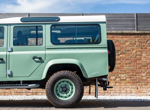 Land Rover Defender 110 Heritage Station Wagon 31