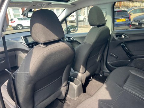 Peugeot 208 1.2 PureTech Allure Premium Euro 6 5dr 33