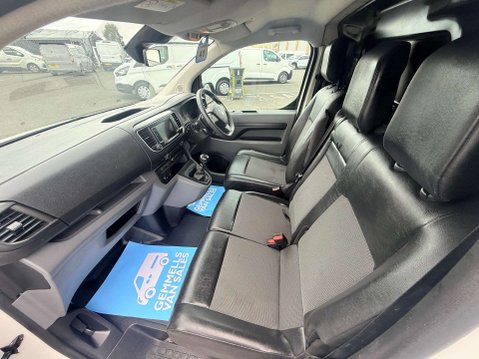 Vauxhall Vivaro 1.5 Vivaro 2900 Sportive S/S 9
