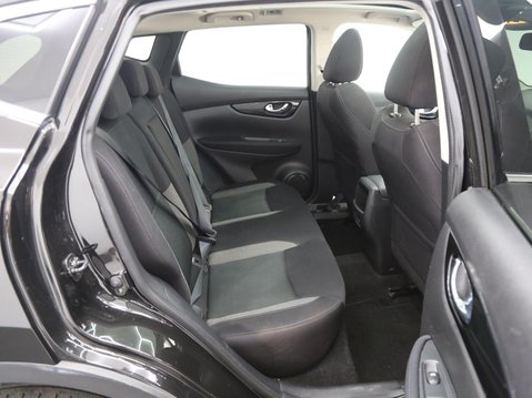 Nissan Qashqai 1.5 dCi N-Connecta Euro 6 (s/s) 5dr 23
