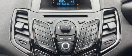 Ford Fiesta ZETEC.. 13 SERVICES.. 1 PREVIOUS KEEPER.. £35 ROAD TAX 1