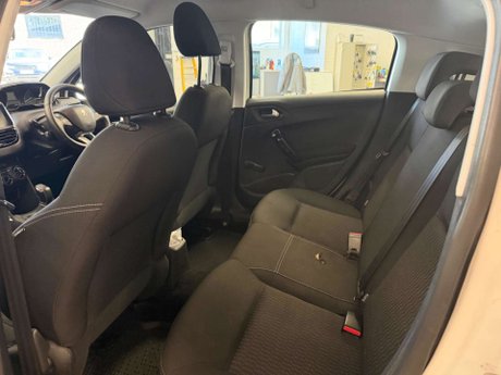Peugeot 208 1.2 PureTech Active Euro 6 5dr 32